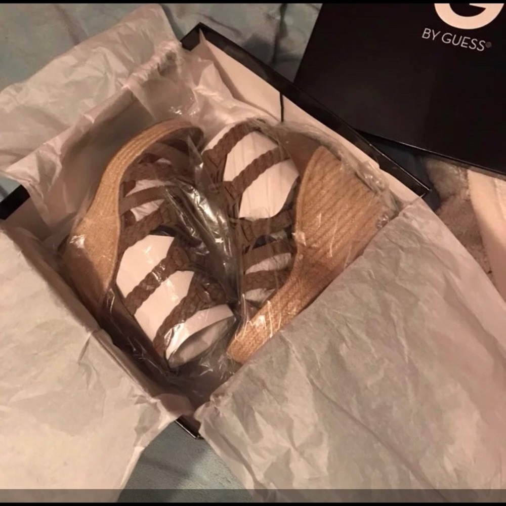 G by guess wedges
